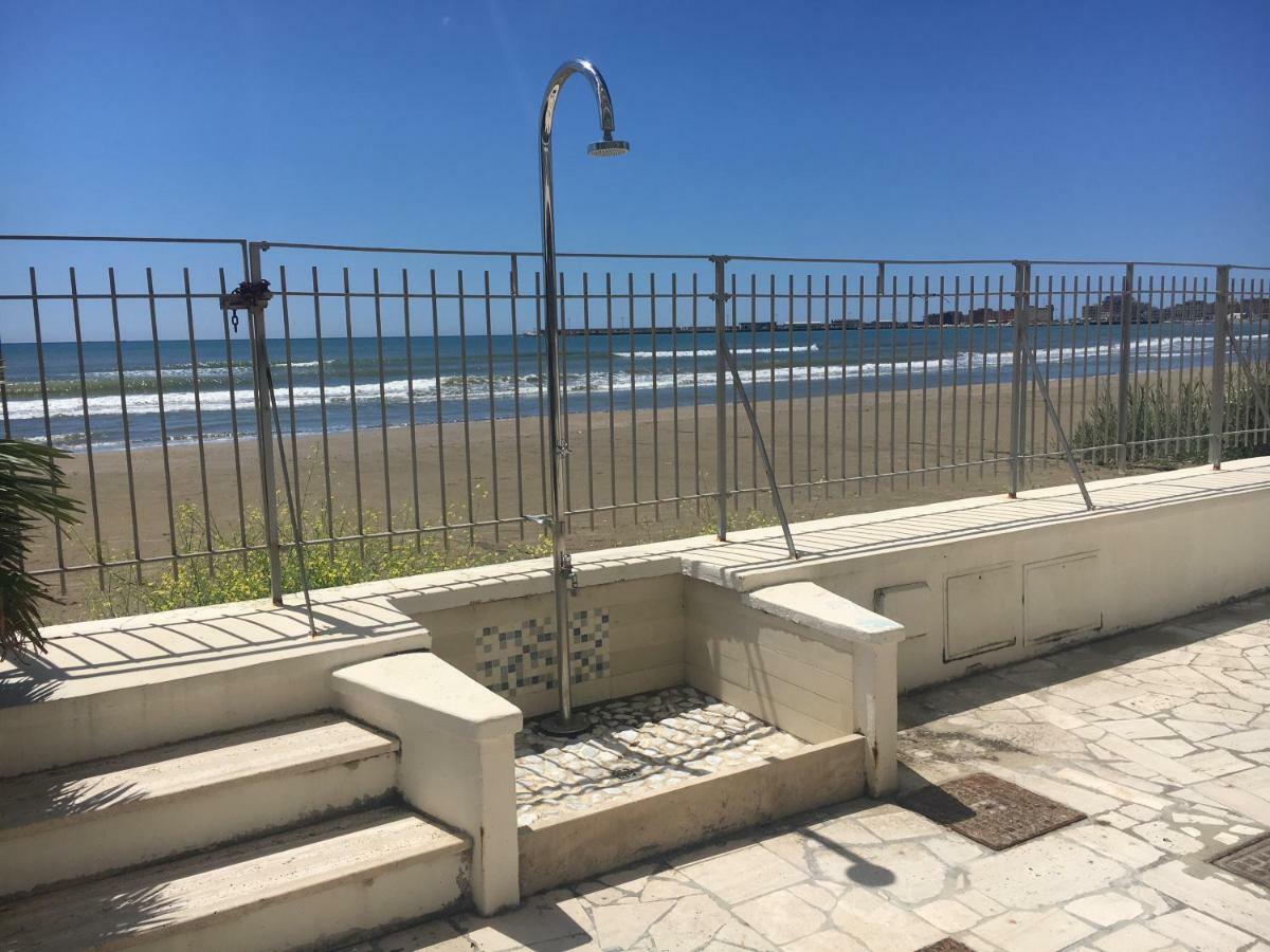 La Casa Sulla Spiaggia Lejlighed Nettuno Eksteriør billede